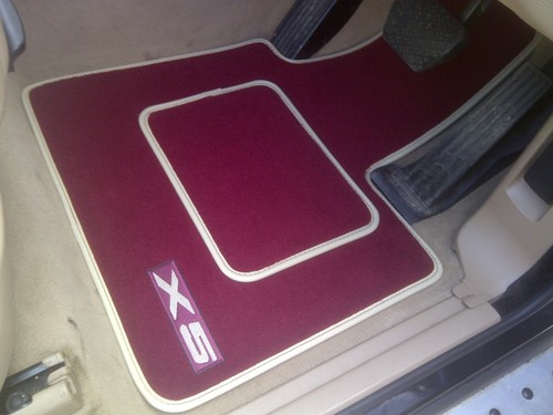 Tappetini auto su misura BMW serie 3 rilegatura similpelle e cuciture a contrasto - Foto 1 di 9