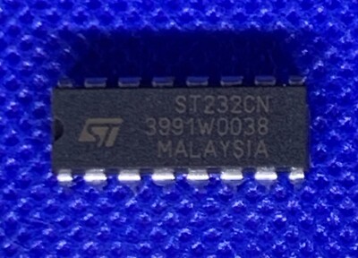 STMicroelectronics ST232CN LINE TRANSCEIVER 2 FUNC 2 DRIVER 2 RCVR PDIP16