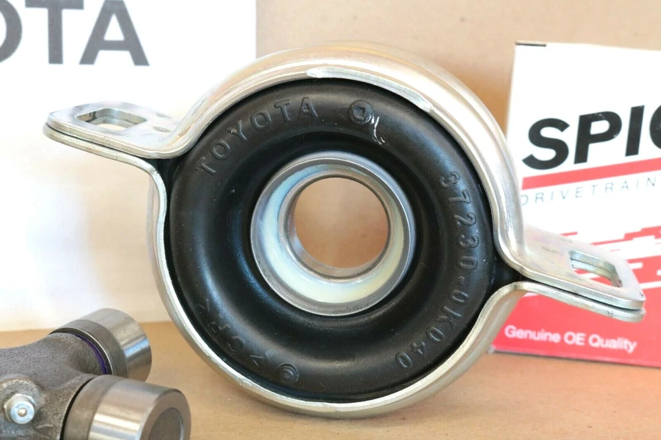 Toyota Tundra 2007-2021 Kit de cojinete de suspensión de junta en U trasero de 2 piezas Spicer Foto 2 de 4