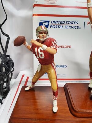 Danbury Mint - San Francisco 49ers Joe Montana 3 Figure Statue