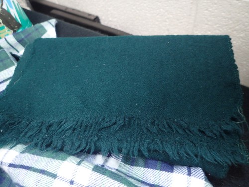 lot of vintage MSU Spartans Fan Gear & Memorabilia Bath Robe Scarfs Tie Mugs Cup - Picture 6 of 9