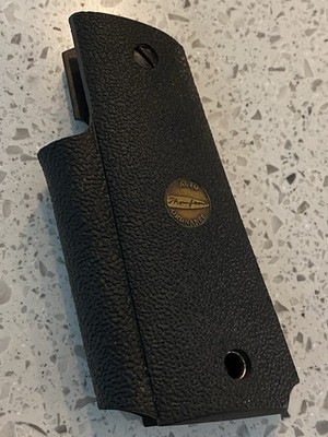 THOMPSON/Auto-Ordnance Factory 1911 Pistol Grips 1-Piece Rubber Style- NICE!!!