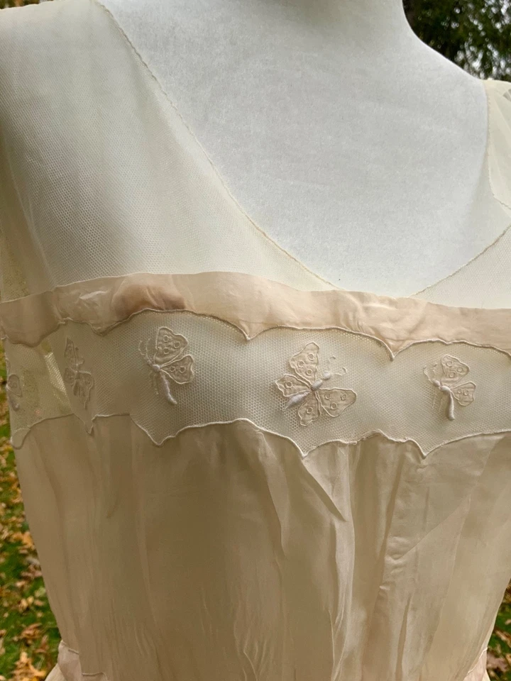 Antiguo Camisón de Seda y Tul Años 30 | Bordado Mariposa, Alta Costura Parisina S Foto 4 de 4