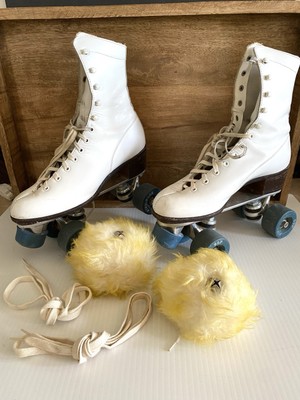 Vtg Womens /girls  Roller Skates White Leather Size 7.5 Sure-Grip Wheels PomPom