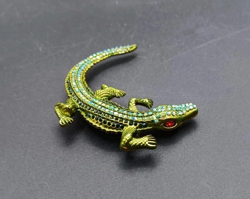 New Betsey Johnson Rhinestone Green Alligator Gator Crocodile Pin Brooch - Image 2 of 4