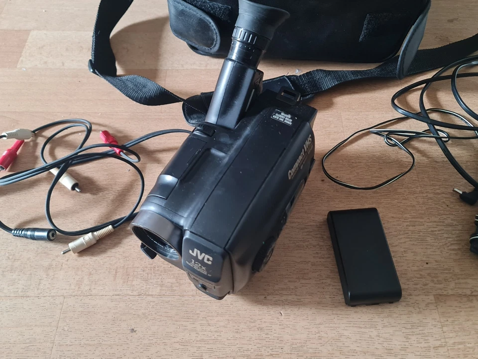 JVC GR-AX200EG Compact VHSC Camcorder  - Bild 3 von 4