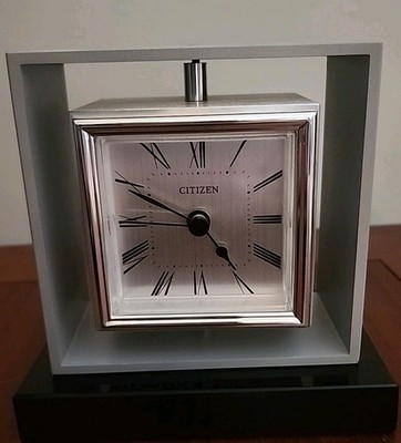 Citizen 5'' Desk Clock CC1007 Silver/Black - Keeps Great Time EUC Mantel Clock 