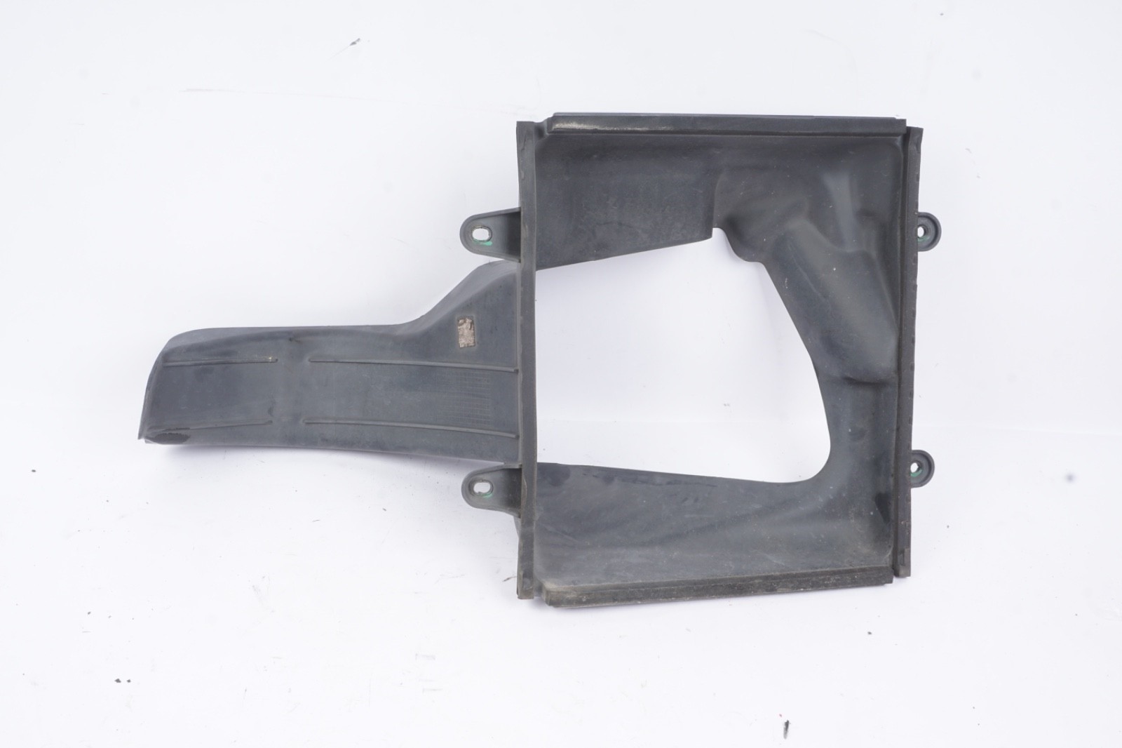 2014-2019 MASERATI GHIBLI FRONT RIGHT PASS SIDE INTERCOOLER AIR DUCT GUIDE OEM
