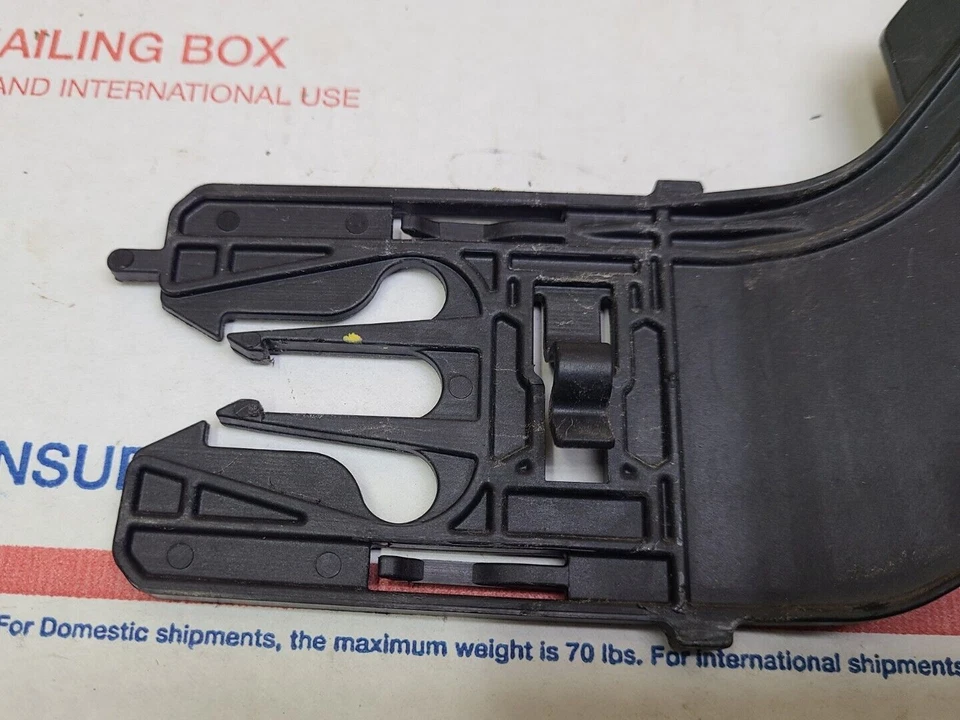 OEM 2013-2018 RAM 1500 2500 CONDUCTOR TRASERO PUERTA IZQUIERDA PESTILLO CERRADURA ACTUADOR con SOPORTE Foto 3 de 4