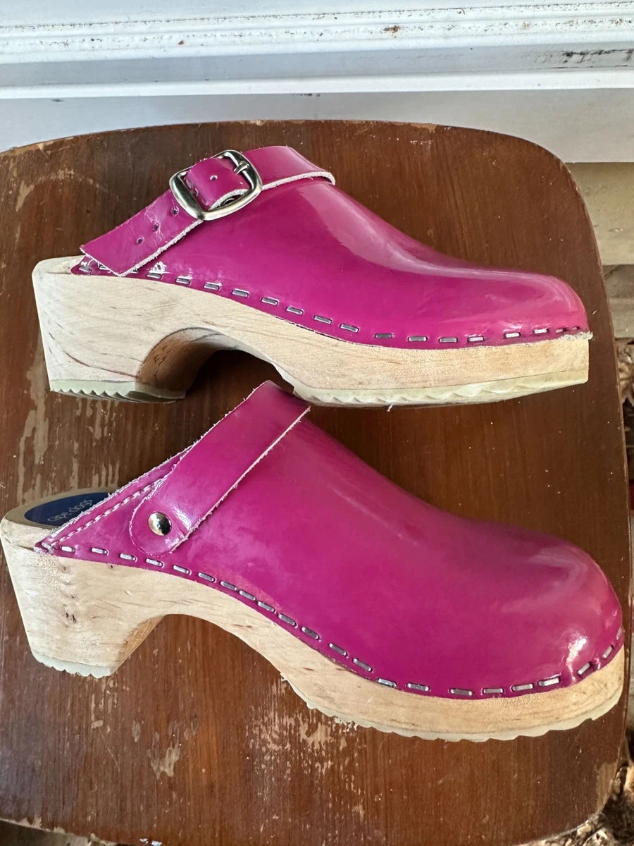 Pre-owned Chanel Cloth Mules & Clogs In Pink