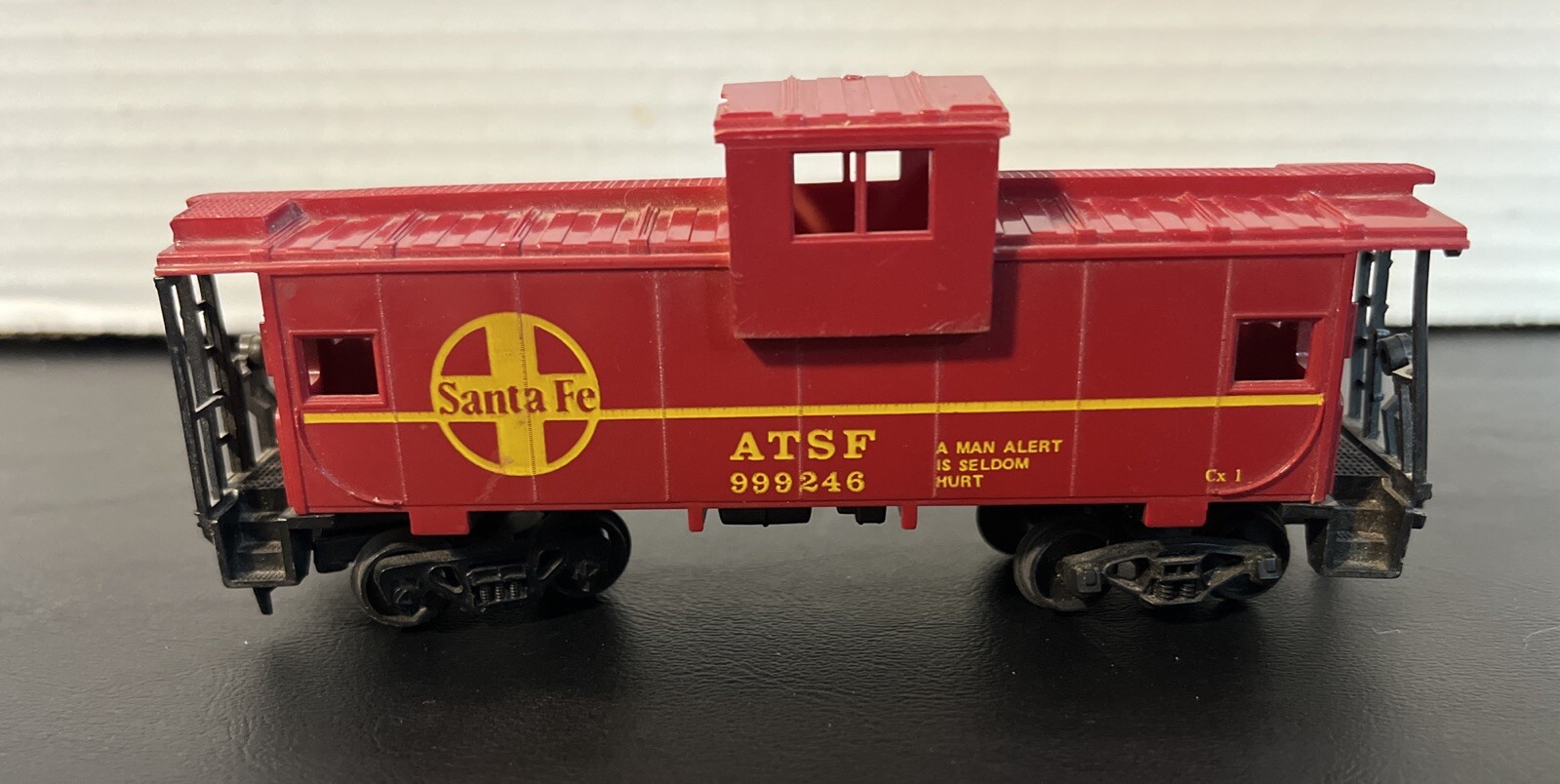 AHM HO RTR  CABOOSE Santa Fe #999246- Very Good Condition