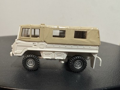 Roco-Modellauto, M 1:87, Pinzgauer 710 M 4x4 weiß/beige 