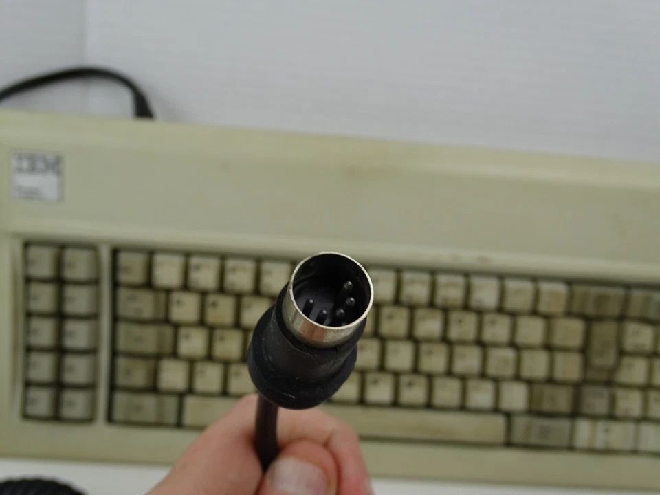 Teclado vintage IBM modelo F 83 teclas para 5150 5160 PC XT 1503206 - como no está probado Foto 4 de 4