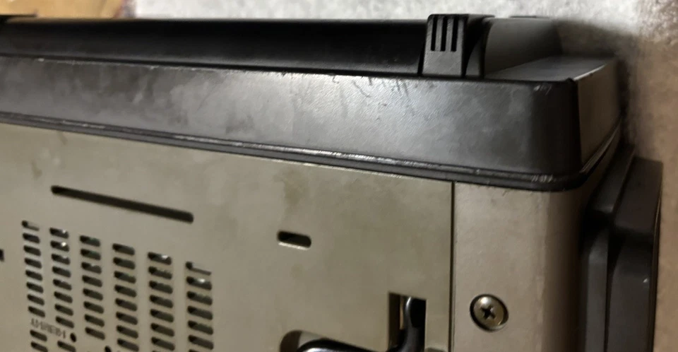 JC Penny 685-1007-10 AM/FM B&W TV Caja Manual Paquete de Batería Cargador Enchufes 1979 Foto 2 de 4