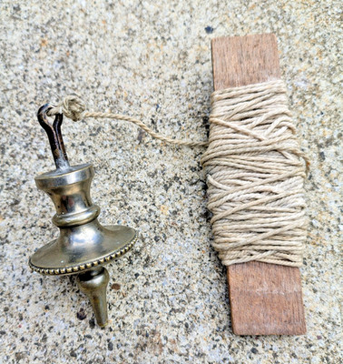 Vintage alter Messing Plumb Bob wiegt 4,7 oz ( 135 g) mit Schnur