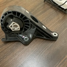 20-22 Genuine GM Front Transmission Mount 845...