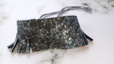 Armband breit Leder Schwarz Grau Silber snake reptil Fransen
