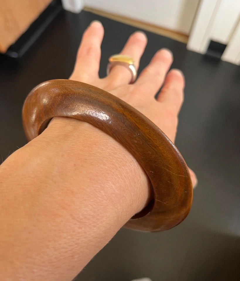 Brazalete de madera Patricia Von Musulin Foto 2 de 4