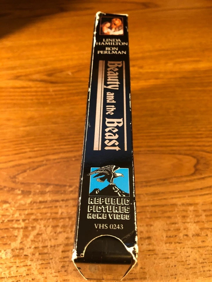 Above, Below And Beyond VHS VCR Video Tape Movie Linda Hamilton Used - Imagem 4 de 4