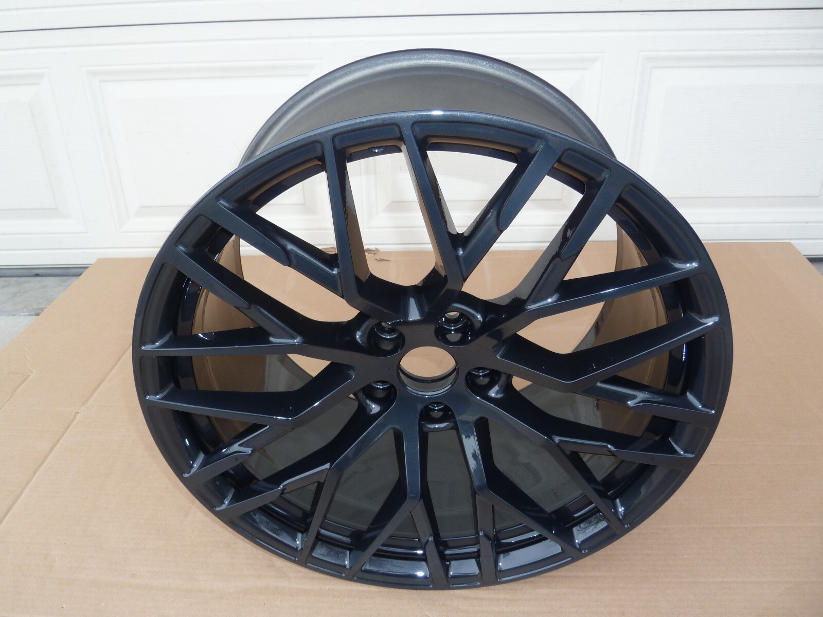 Reconditioned OEM 17-2023 Audi R8 20x11 +47 20'' Gloss Dark Charcoal Rim Wheel