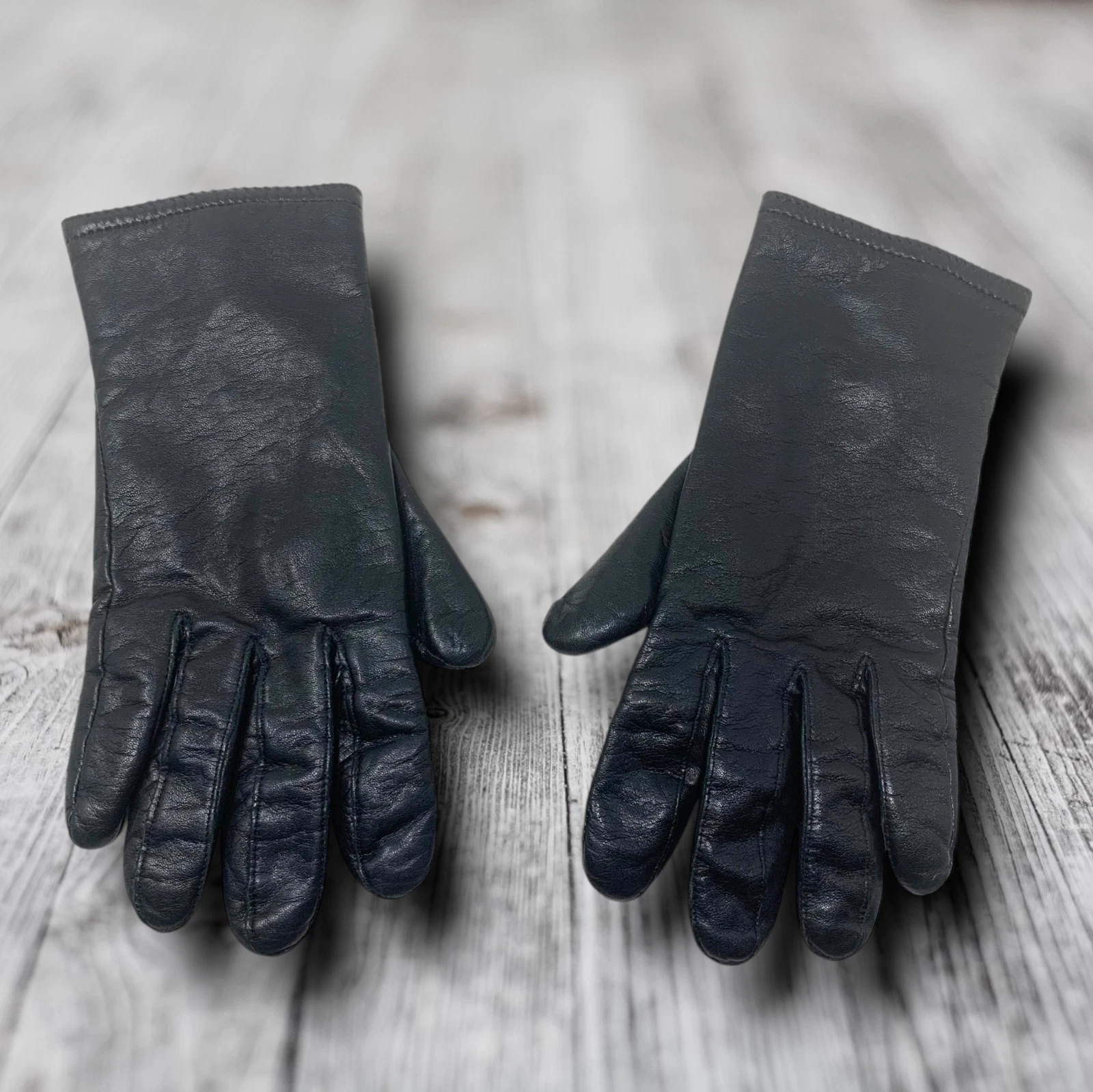Vintage Y2K Black Short Leather Warm Driving Gloves Fleece Lined Sz M
Opens in a new window or tab