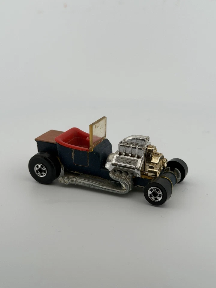 Ford T-Bucket Hot Rod 1923 pintado personalizado Hot Wheels - rojo con ruedas BW Foto 2 de 4