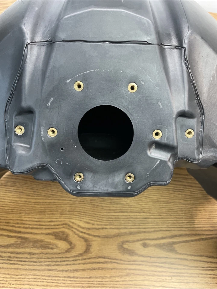 BMW R1200RT 2014 TO 2018 FUEL TANK PART # 16118520631 - Image 4 of 4