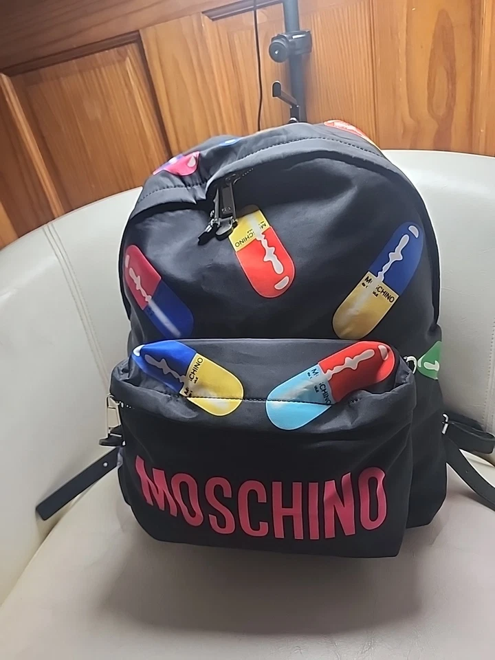 Bolso Moschino vintage usado negro nailon tamaño mediano. Rango AB. Foto 4 de 4