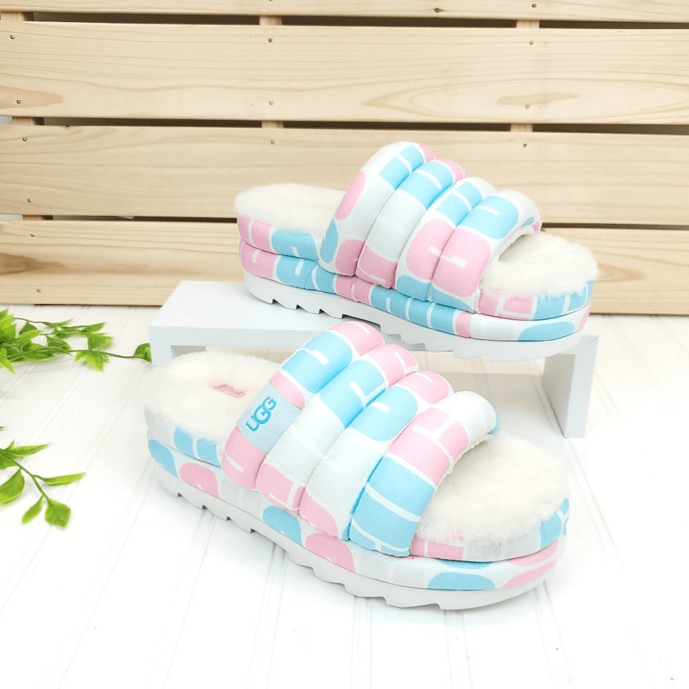 UGG Maxi Platform Pride Slide Pink Blue Logo Fluff Sandal