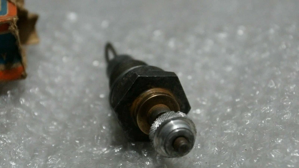 N.O.S. Genuine Beru 313GK 1,2V glow plug BOSCH KE/GA 1/11 Deutz 1169111 - Image 2 of 4