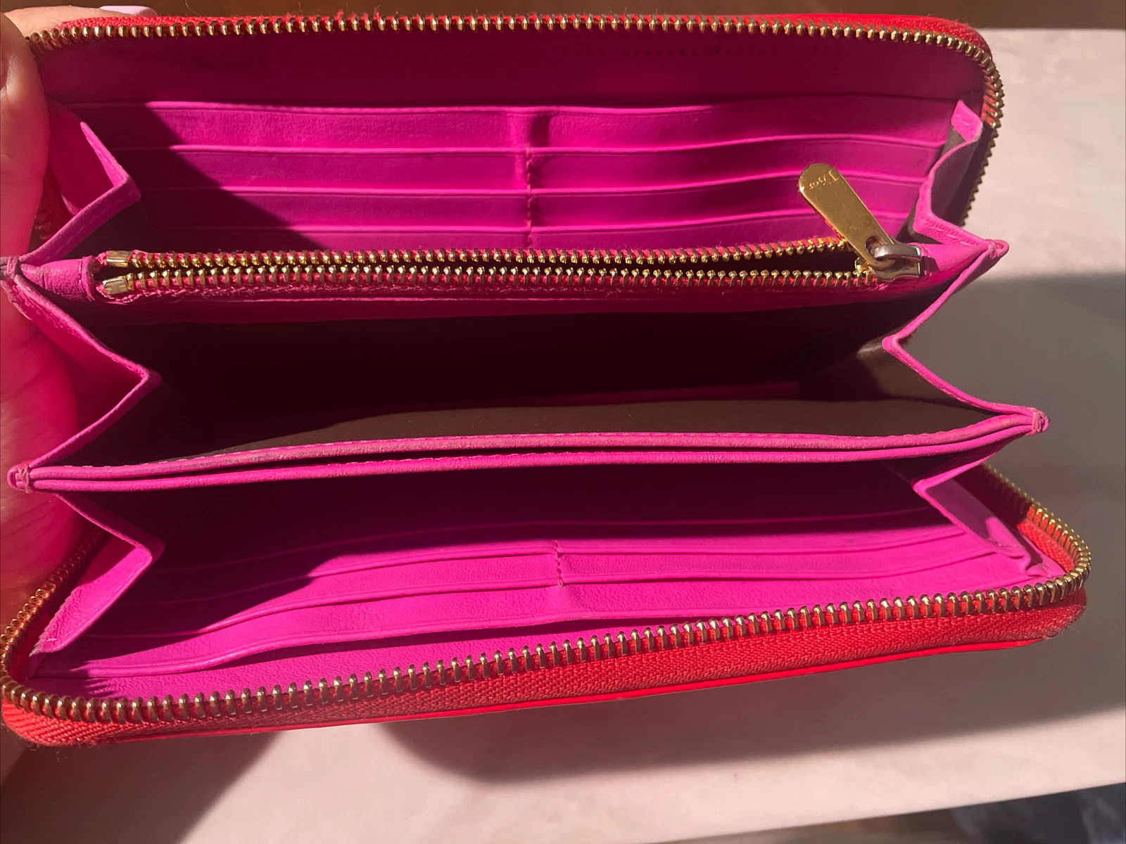 Portefeuille zippé rose motif Christian Dior Diorissimo. 100 % AUTHENTIQUE