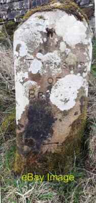 Foto 6x4 Benchmark auf Grenzstein auf SE-Seite B6276 gegenüber Haselban c2022
