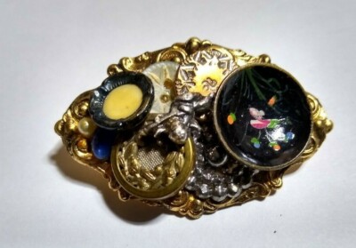 Brooch with black enamel plate mini style and vintage buttons - goldtone back 