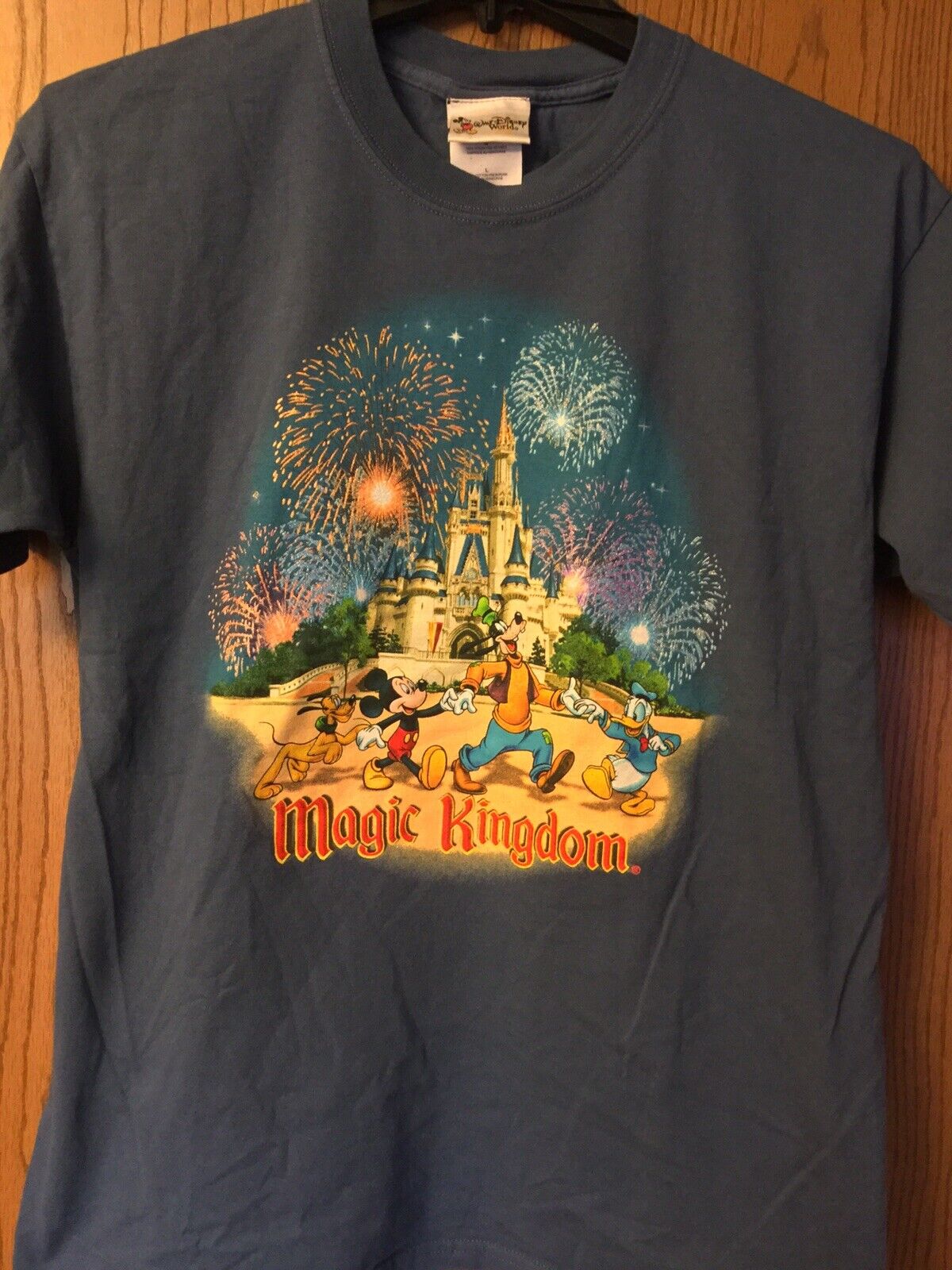 Magic Kingdom. Blue Disney Shirt. L. - Gem Magic Kingdom. Blue Disney Shirt. L. - Gem