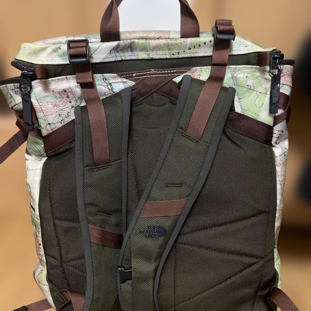 The North Face Map Pattern Backpack 30L Green Bro… - image 4