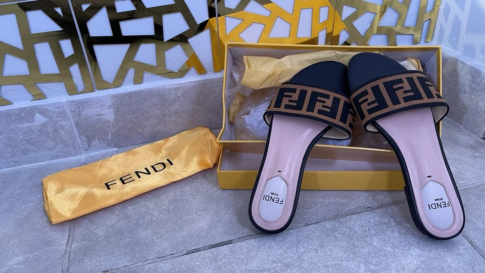 Sandalias Fendi para mujer talla Au 7,5, talla UE 38 hechas en Italia Foto 4 de 4