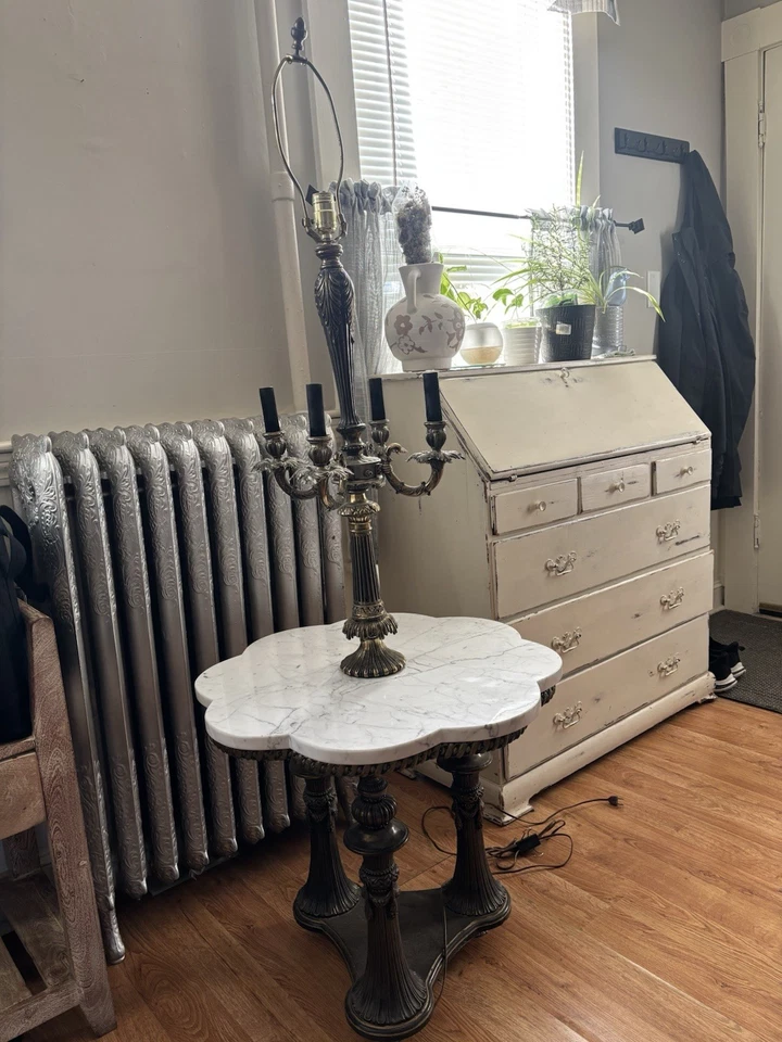 CandleBra vintage de latón macizo con mesa de mármol conectada Foto 2 de 4