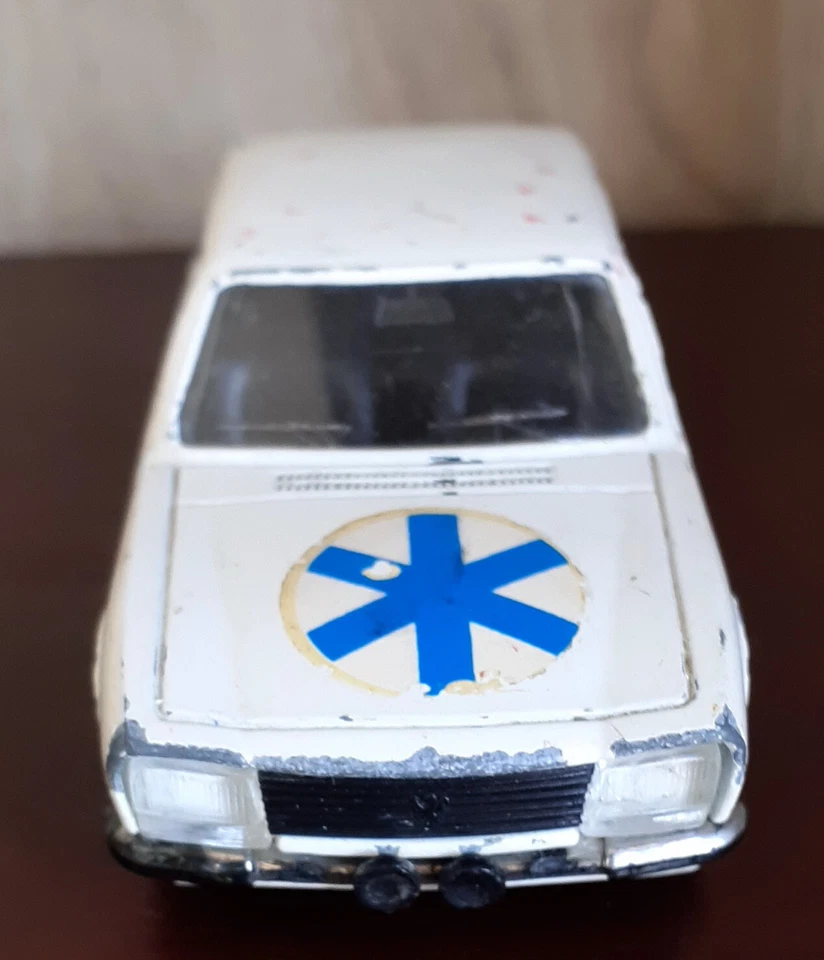 Vintage 1980 Solido Peugeot 504 Ambulância França - Imagem 4 de 4