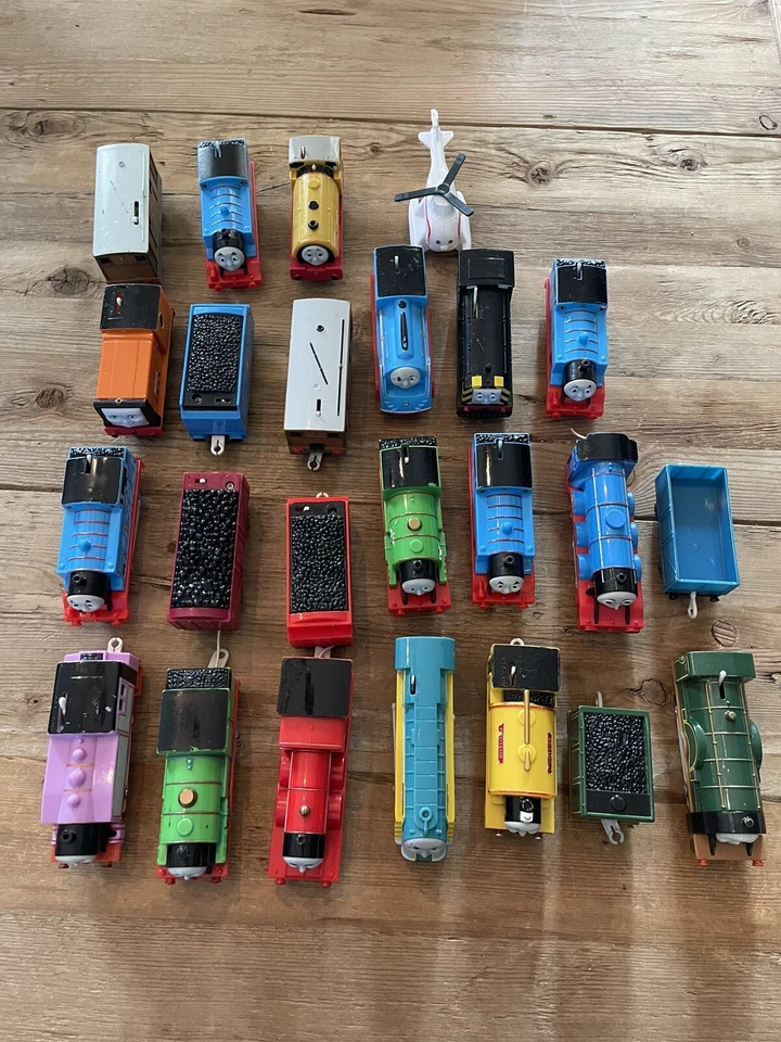 Thomas el Tren Thomas y Amigos Trackmaster Tren Motorizado Lote 22 Artículos Foto 2 de 3