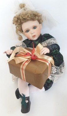 Porzellanpuppe ''Hope'' (534) 12'' (30cm) C. W. Derek The Hamilton Collection 1993