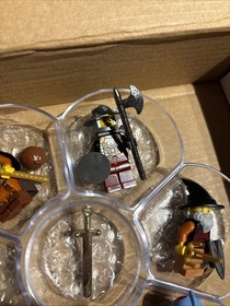 LEGO Castle King/Dragon Knight Minifigure Lot of 6 With Gold Sword MBC 12/25