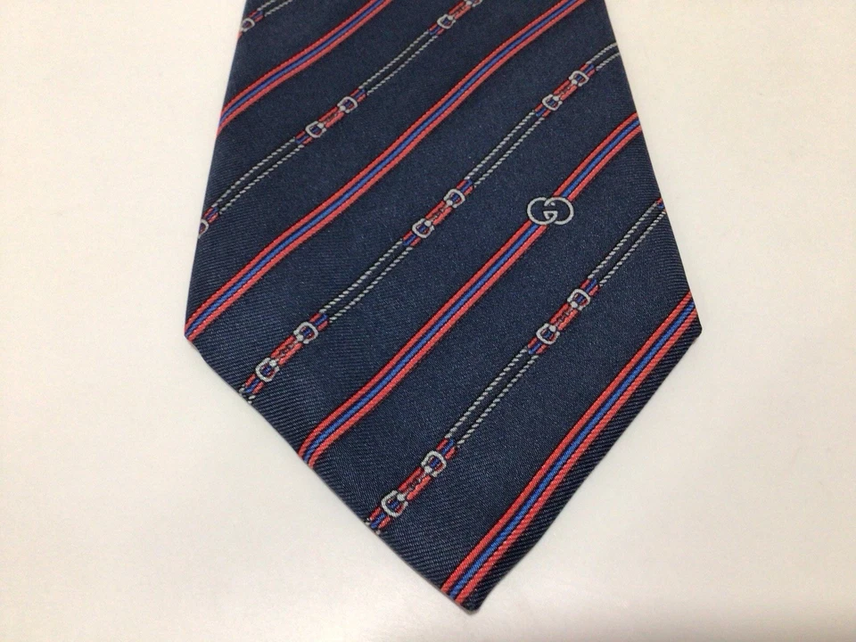 CORBATA DE SEDA GUCCI - Hecha en Italia / Corbata Gucci Azul Marino Más Elegante Foto 2 de 4