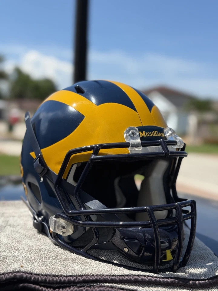 ФУТБОЛЬНЫЙ ШЛЕМ MICHIGAN WOLVERINES CFP PLAYOFF НА ЗАКАЗ RIDDELL SPEED - Изображение 3 из 4