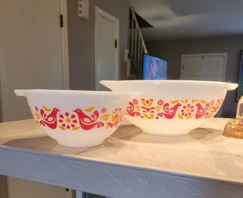 Pyrex Friendship Nesting Cinderella Mixing Bowls 2 Pieces