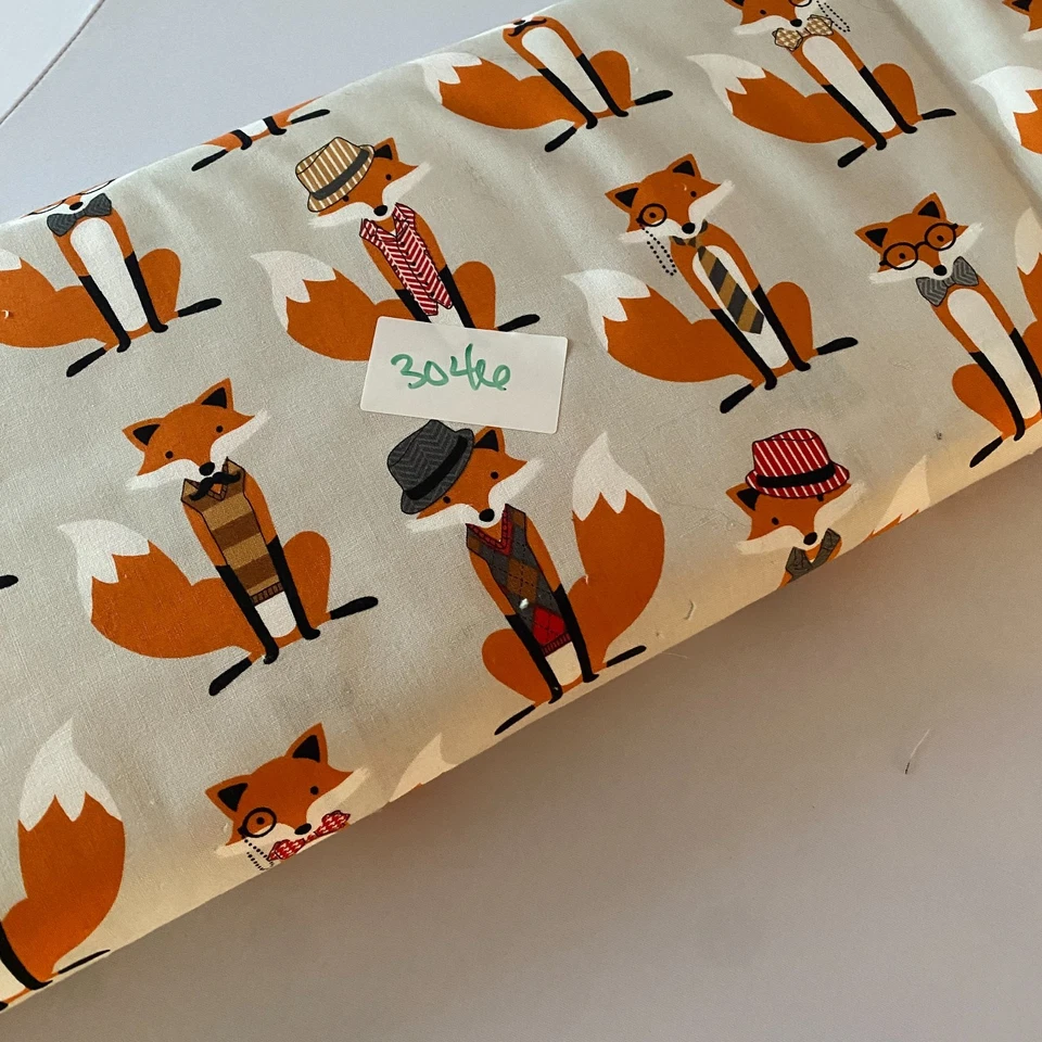 Fox and The Houndstooth Foxes tela gris por yarda de Robert Kaufman Foto 3 de 4