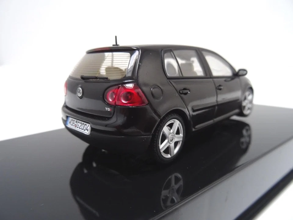 Volkswagen VW Golf 5 Modellino 4 Porte 1:43 Autoart Nero 1K9099300B041 - Immagine 3 di 4