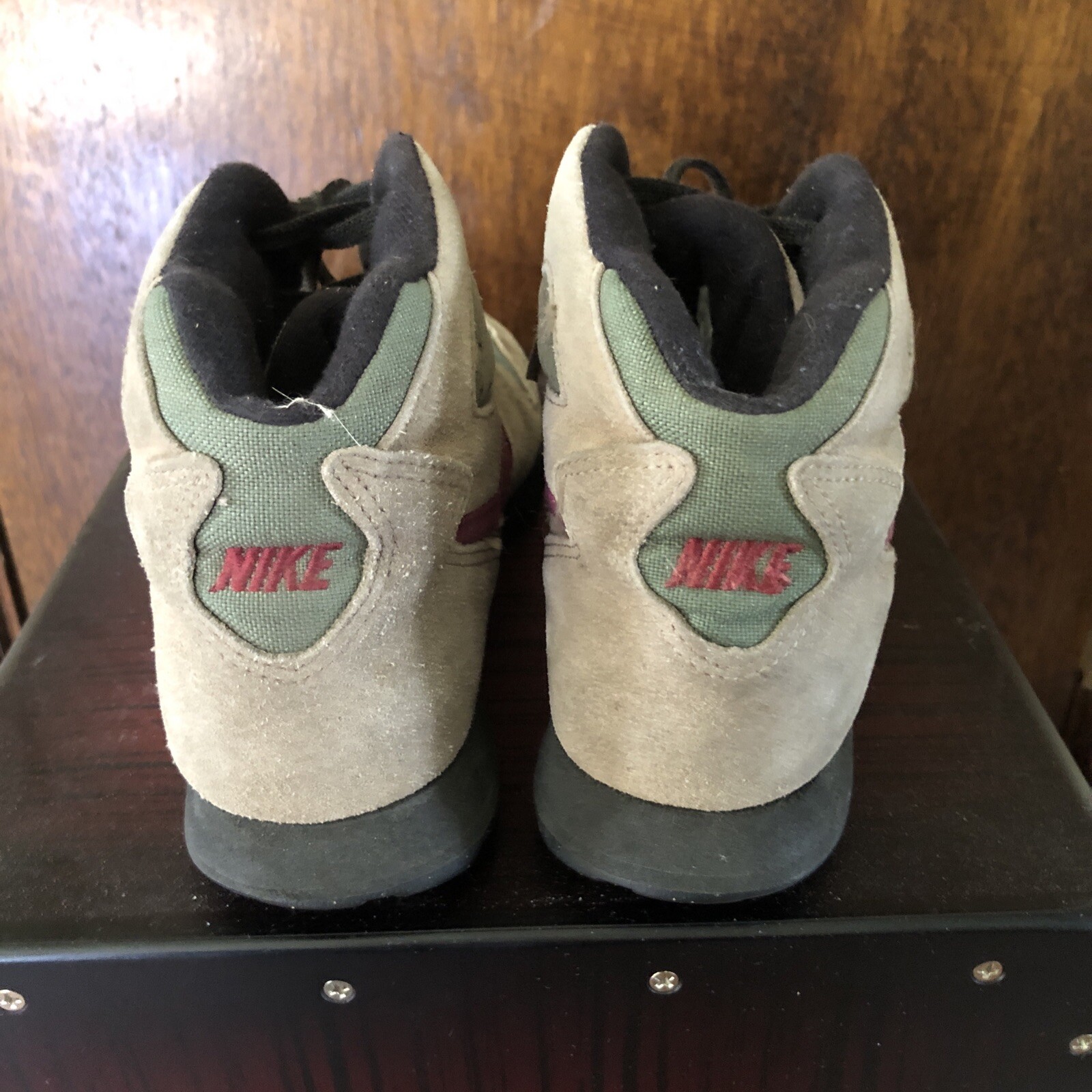 nike caldera hiking boots