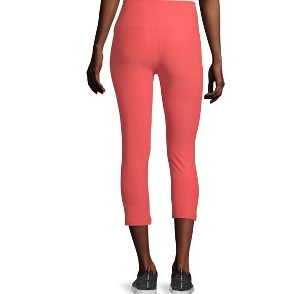 NWT • Liz Claiborne Yoga Capri Leggings • Secretly Slender • Coral