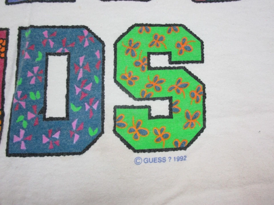 Camiseta Gráfica Guess Niños Años 90 De Colección Juvenil (S) Blanco Logotipo Deletreado EE. UU. Foto 4 de 4