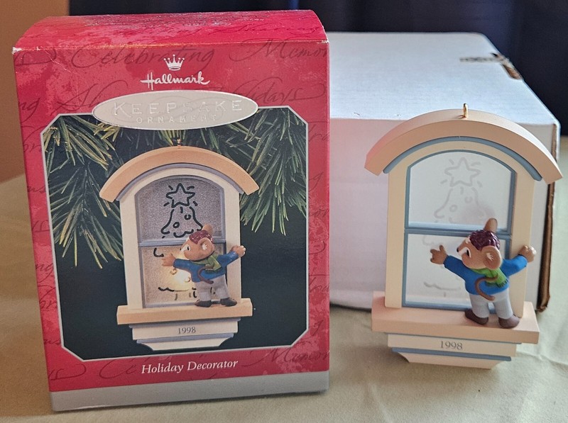 Hallmark Keepsake Ornament Holiday Decorator Lighted 1998